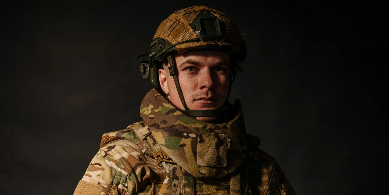 До початку повномасштабної війни Дмитро Зварич займався громадсько-політичною діяльністю. Був активним учасником соціальних проєктів і програм національно-патріотичного виховання молоді. Належав до навколофутбольного руху м. Рівне.
