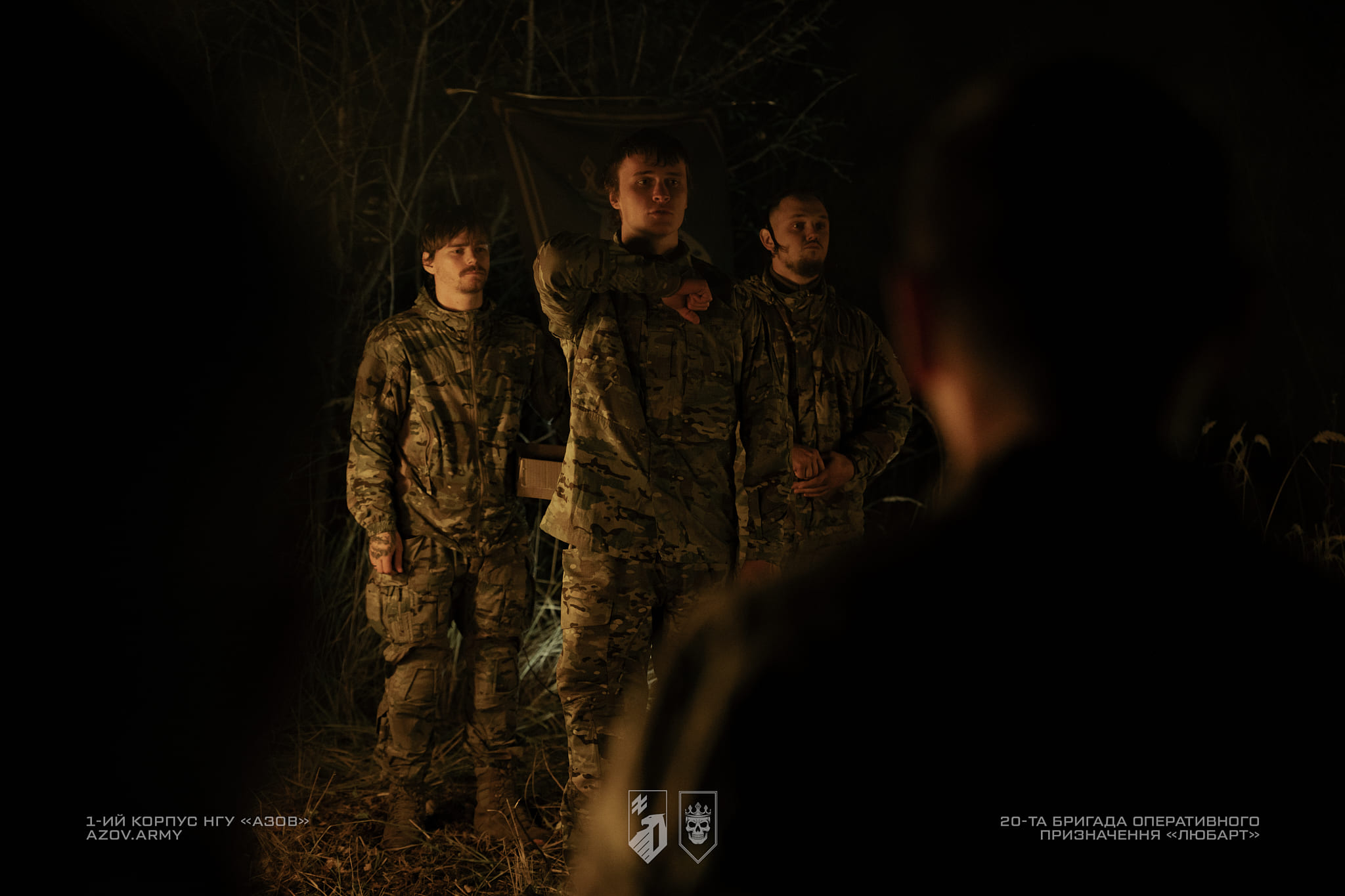 Боєць нженерно-саперного підрозділу перед строєм